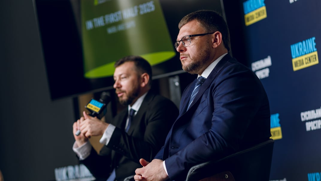 Глава САП Олександр Клименко (ліворуч) та глава НАБУ Семен Кривонос