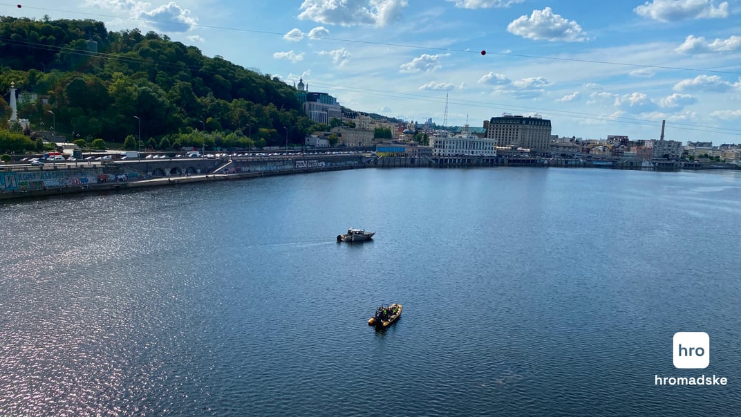 Пошуки хлопця, що впав з тролея в Дніпро