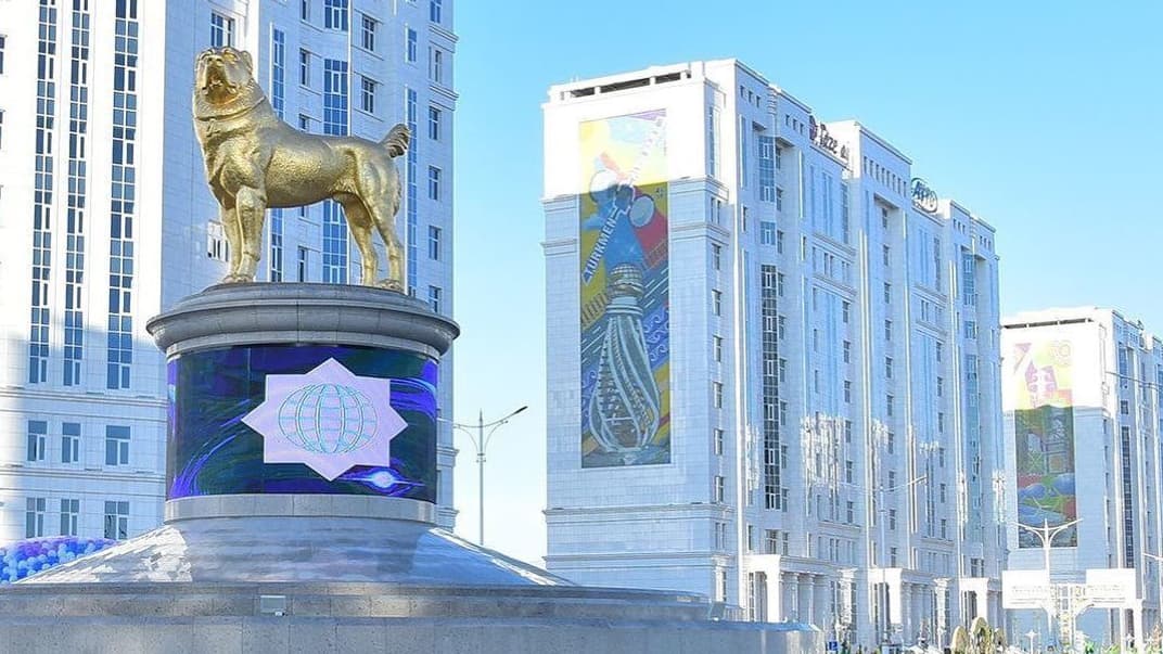 Памятник алабаю