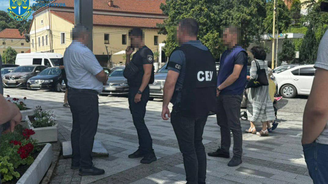 В Ужгороде депутат горсовета требовал взятку за отсрочку от мобилизации