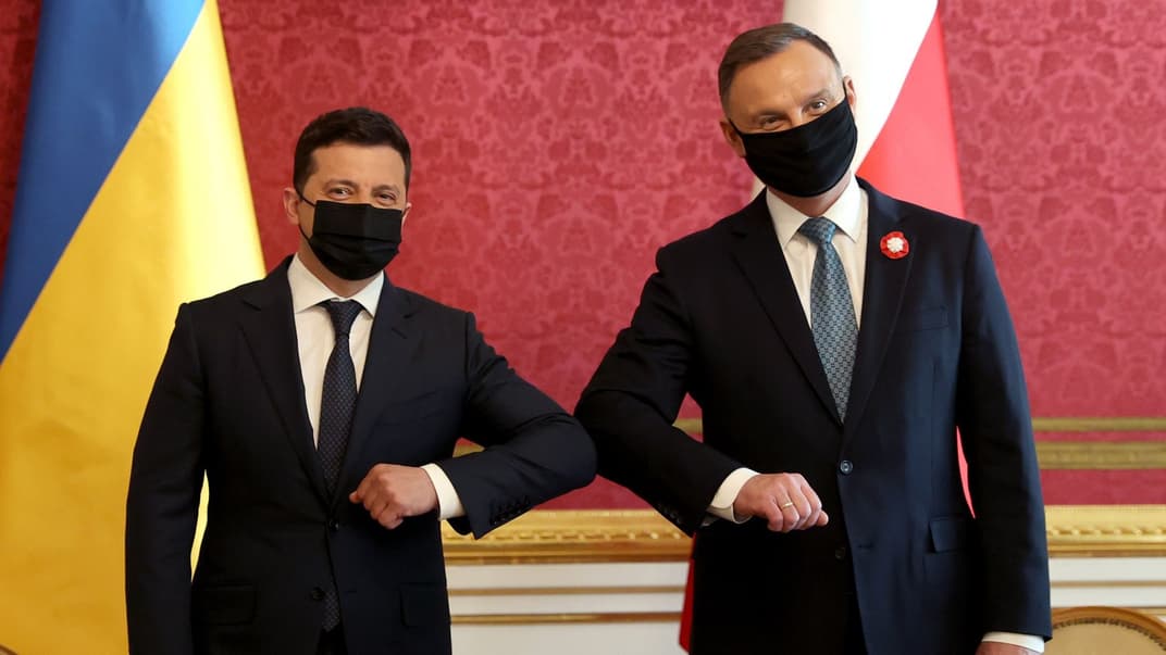 Президент Украины Владимир Зеленский и президент Польши Анджей Дуда во время встречи в Варшаве