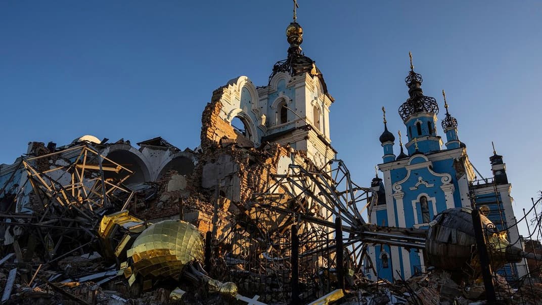 Иллюстративная фотография. Разрушенный в результате российского вторжения Богородицкий скит Святогорской Лавры УПЦ МП, Донецкая область
