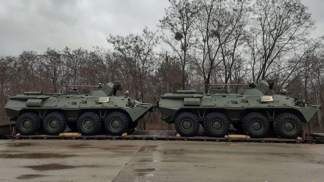 В Беларусь прибыла очередная партия новых БТР-82A и БТР-80К