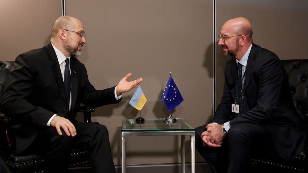 Прем'єр-міністр України Денис Шмигаль (ліворуч) та глава Європейської ради Шарль Мішель, вересень 2022 року