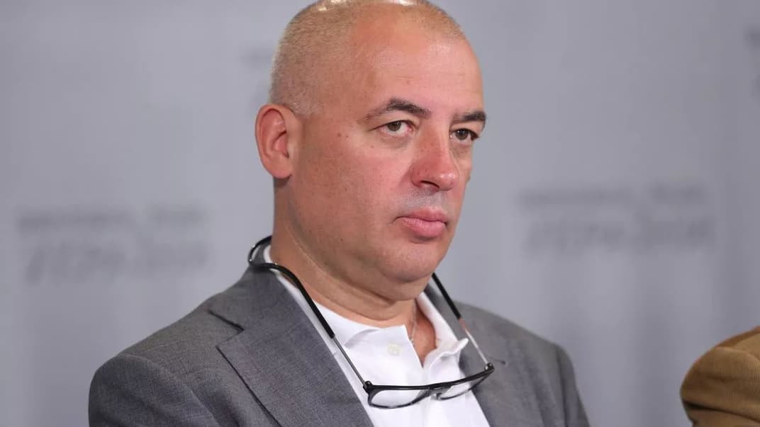 Народный депутат Юрий Буглак во время брифинга в кулуарах Верховной Рады Украины, в Киеве, 4 июня 2019 года