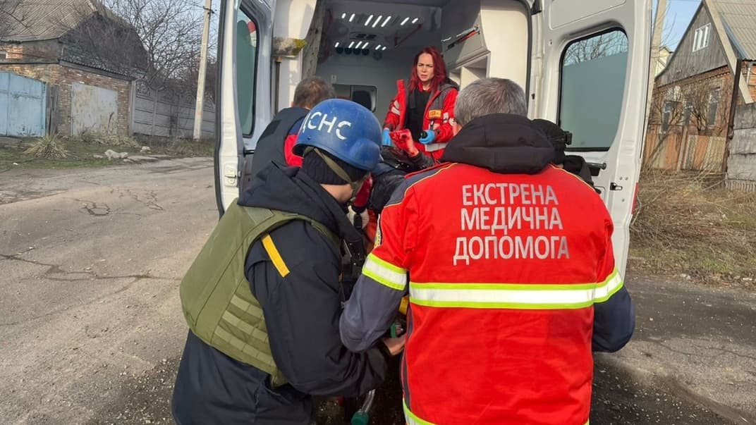 От российских обстрелов в Никопольском районе один человек погиб, а еще один — получил ранения, 28 декабря 2023 года