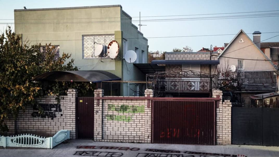 Справа Гандзюк: у Херсоні розмалювали будинок помічника депутата, якого назвали причетним до нападу