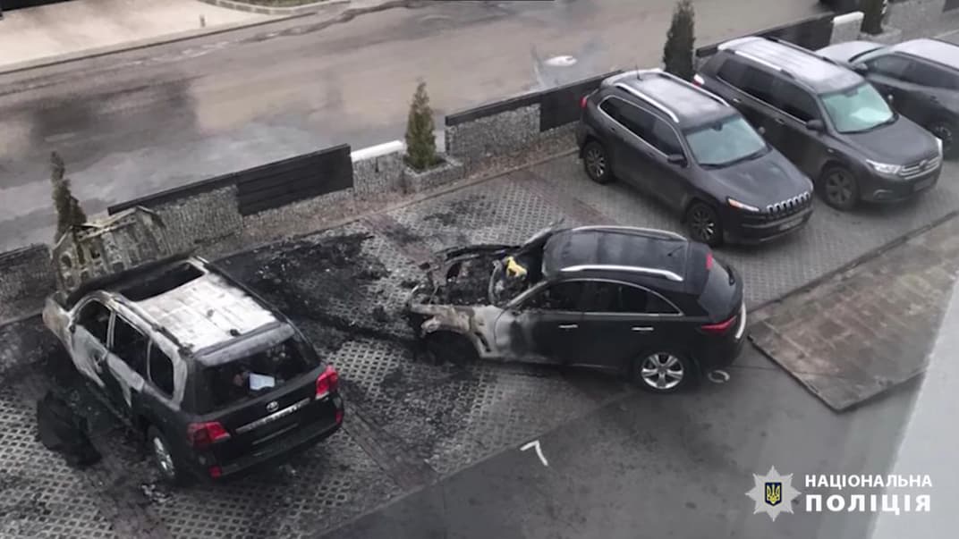 Автомобили, которые сожгли участники банды