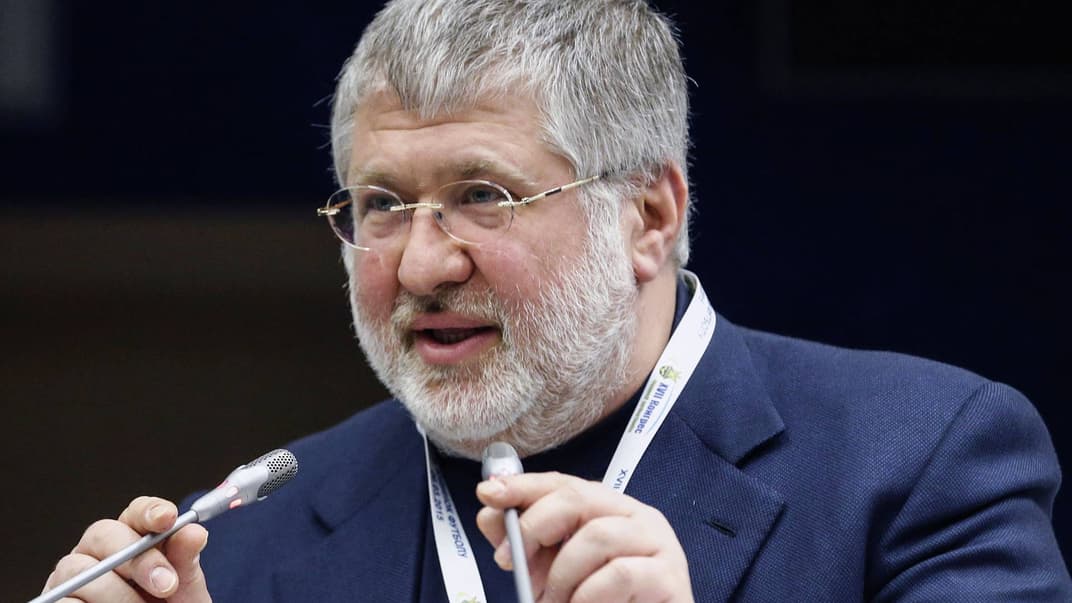 Головними відповідачами у справі ПриватБанку проти своїх колишніх власників мають стати Ігор Коломойський та Геннадій Боголюбов (на фото — Коломойський під час конгресу ФФУ у Києві, 6 березня 2015 року)