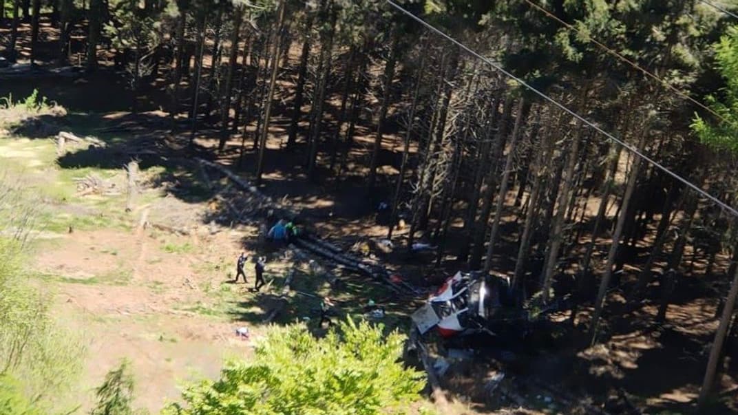 Последствия обвала кабины фуникулера на севере Италии. 23 мая 2021 года