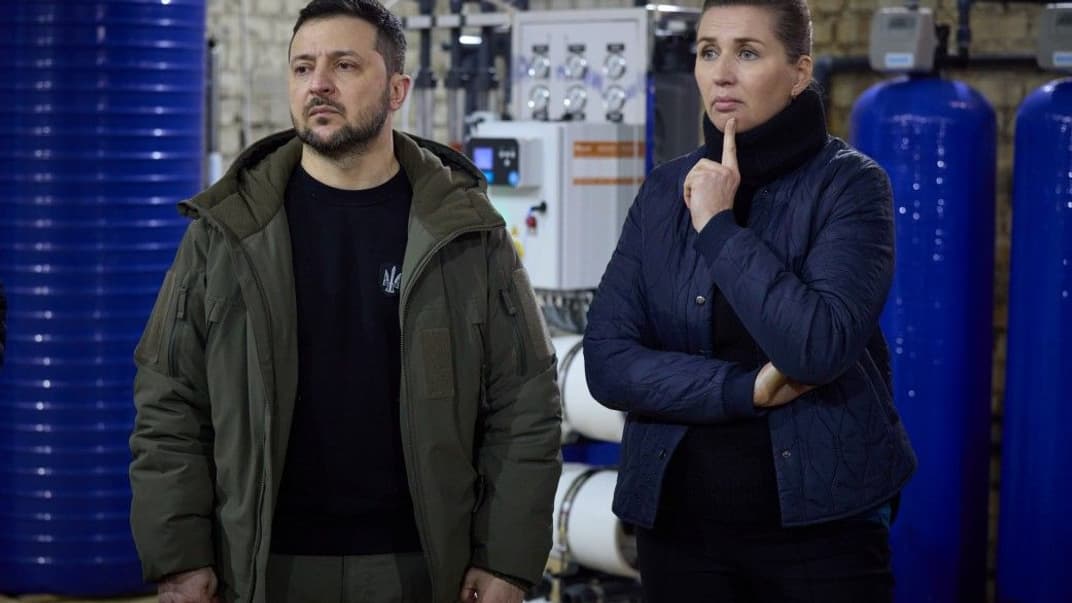 Президент Украины Владимир Зеленский вместе с премьер-министром Дании Метте Фредериксен в Николаевской области, 30 января 2023 года