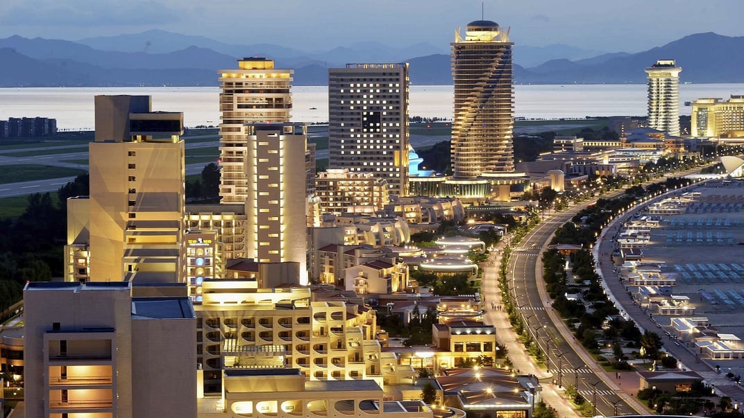 Прибережна зона курорту Вонсан-Калма в провінції Канвон на східному узбережжі Північної Кореї, 1 липня 2025 року