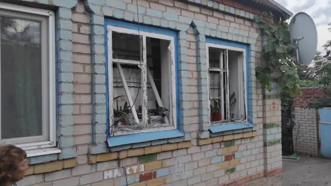 Последствия обстрела боевиками поселка городского типа Нью-Йорк Донецкой области. 15 июля 2021 года