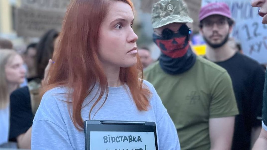 Народна депутатка Мар’яна Безугла на мітингу проти закону щодо НАБУ і САП