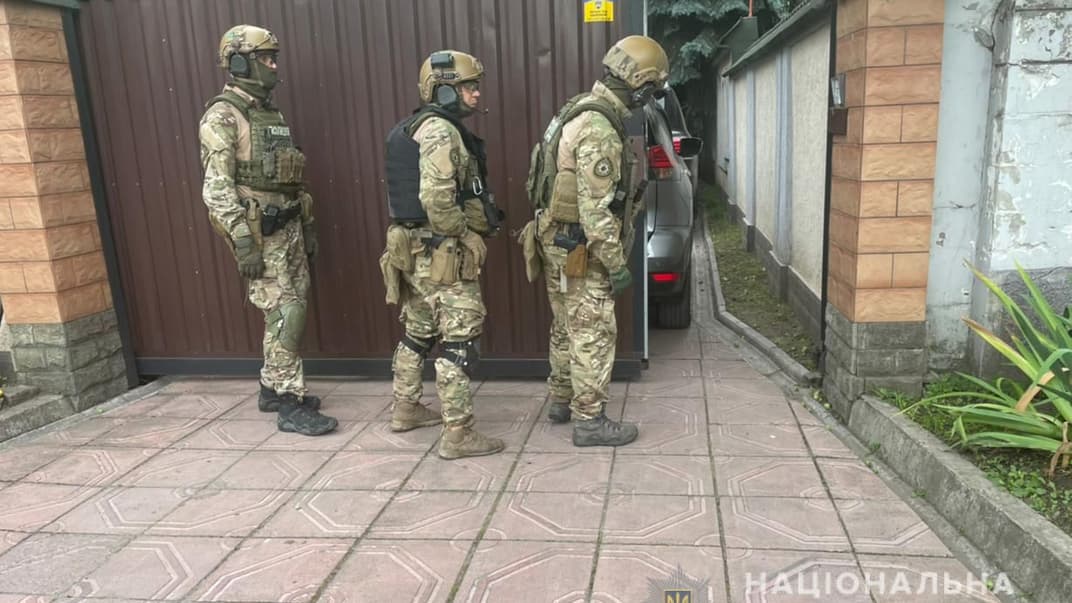 В Днепропетровской области правоохранители 13 часов вели переговоры с мужчиной, которого обвиняют в убийстве помощницы по дому