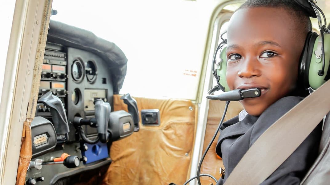Семилетний пилот из Уганды, «капитан» Грэм Шема