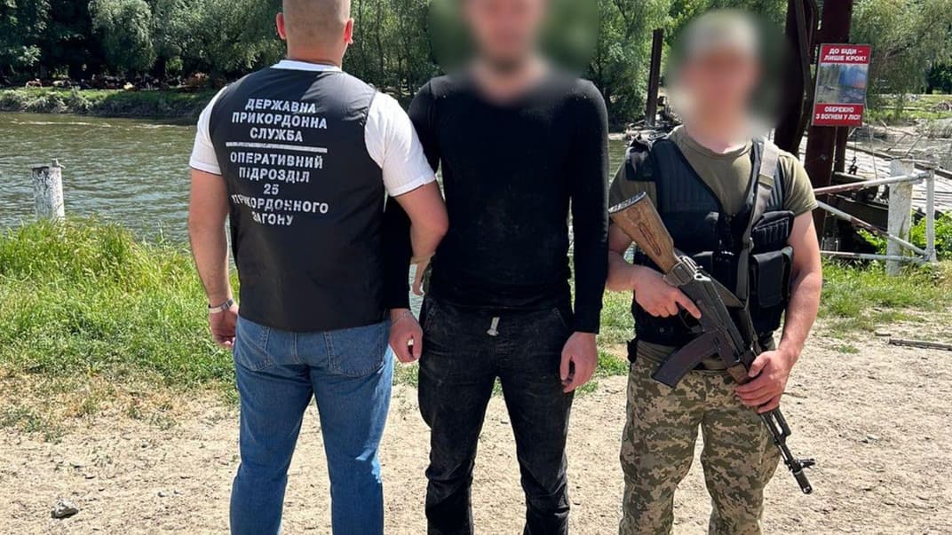 На Одещині затримали чоловіка, що намагався на матраці перетнути кордон