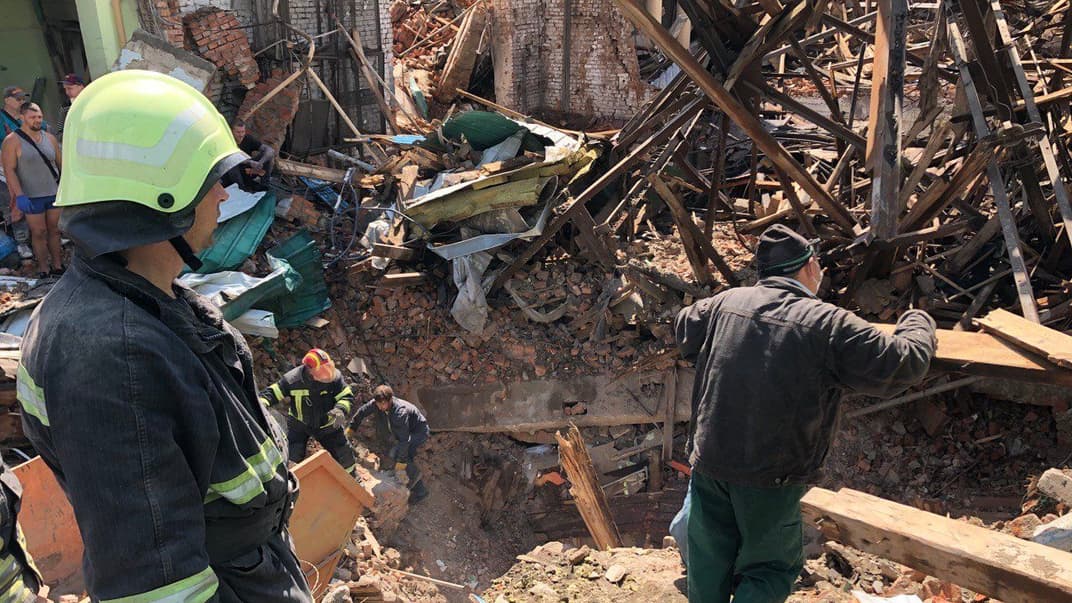 Последствия ракетного удара оккупантов по районному дому культуры в Чугуеве Харьковской области