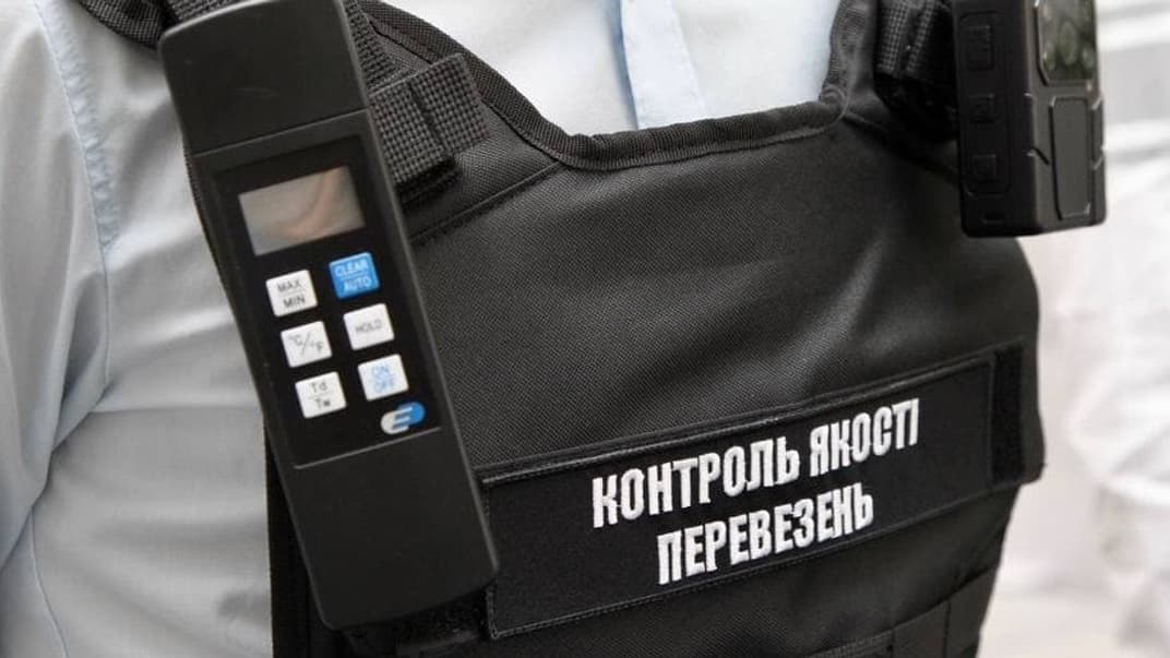 Уніформа інспекторів, які контролюватимуть дотримання нових стандартів перевезень на маршрутах Києва