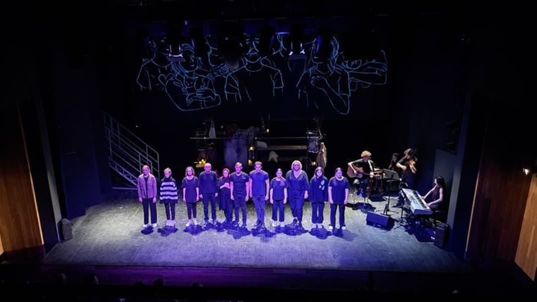 Актеры из Мариуполя, которым удалось выбраться из оккупации, дали спектакль в Киеве