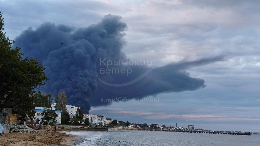 Дым в оккупированной Феодосии