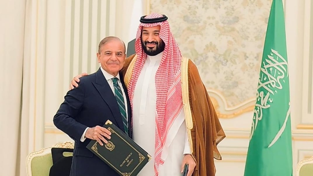 Прем'єр-міністр Пакистану Шехбаз Шаріф та кронпринц Саудівської Аравії Мухаммед бін Салман