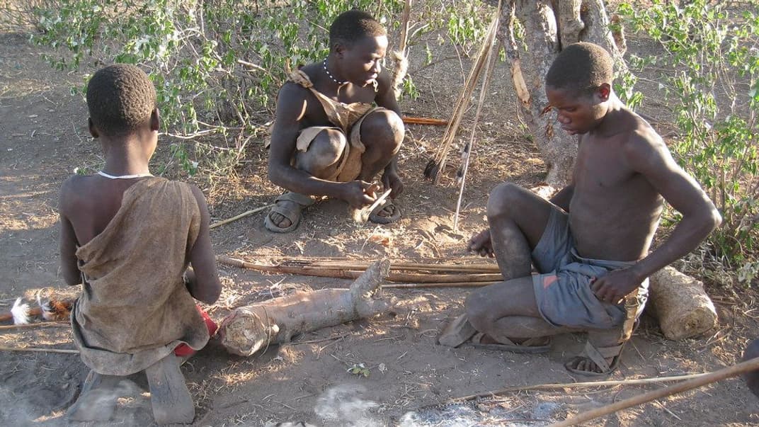 Представники африканського народу хадза