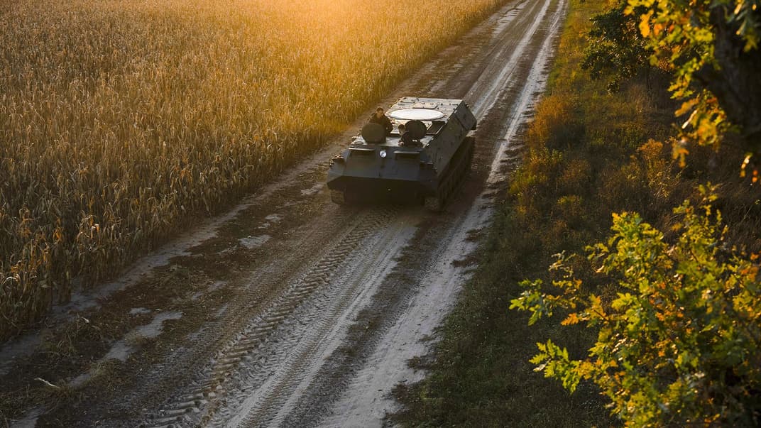Андрей, главный механик ремонтного центра, испытывает отремонтированный бронетранспортер МТ-ЛБ, Киевская область, 24 октября 2023 года
