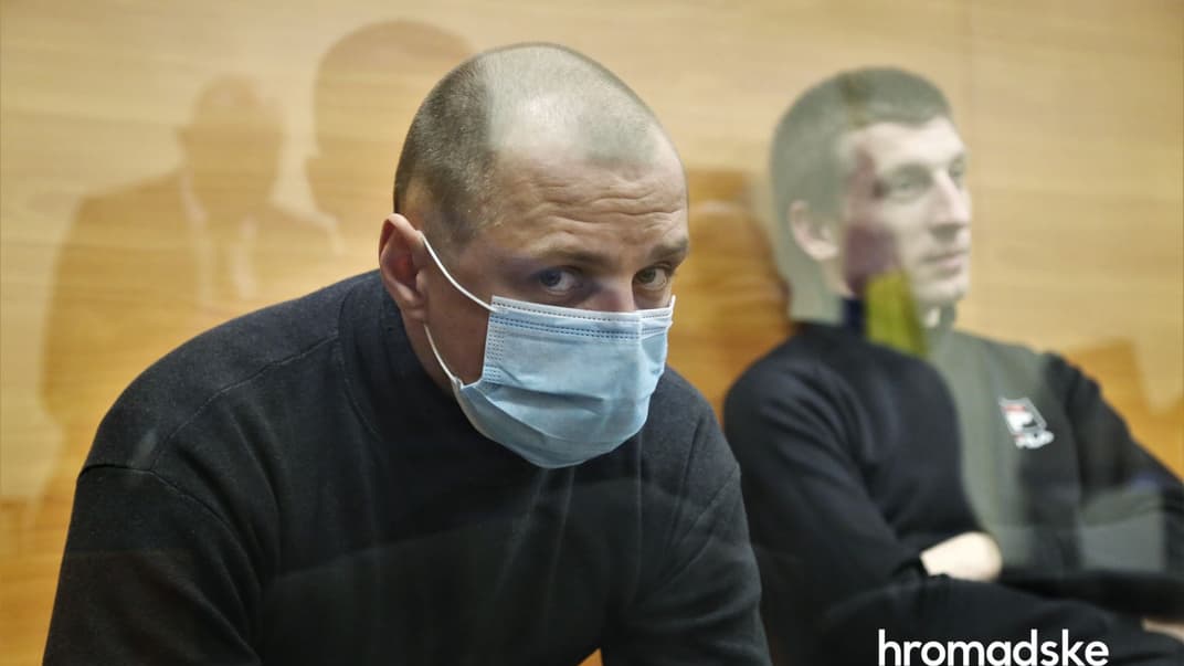 Обвиняемые в изнасиловании экс-полицейские Сергей Сулима и Николай Кузив в Обуховском суде Киевской области