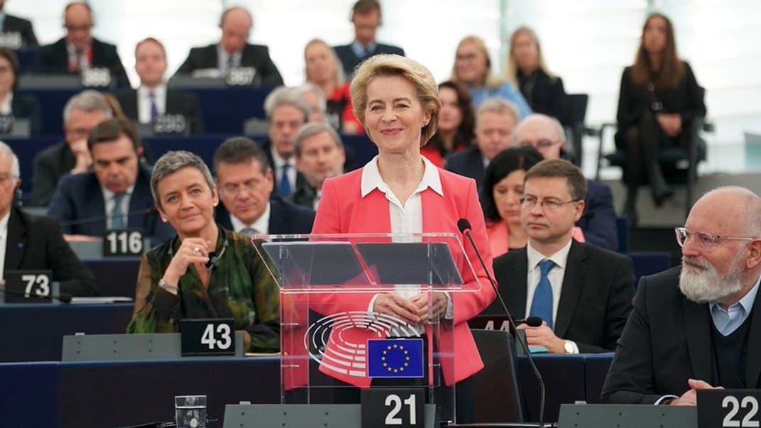 Европарламент утвердил новый состав Еврокомиссии: ее впервые возглавила женщина