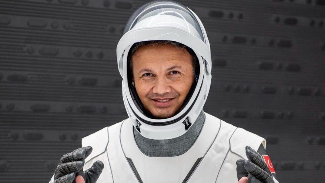 Первый турецкий астронавт Альпер Гезеравчи