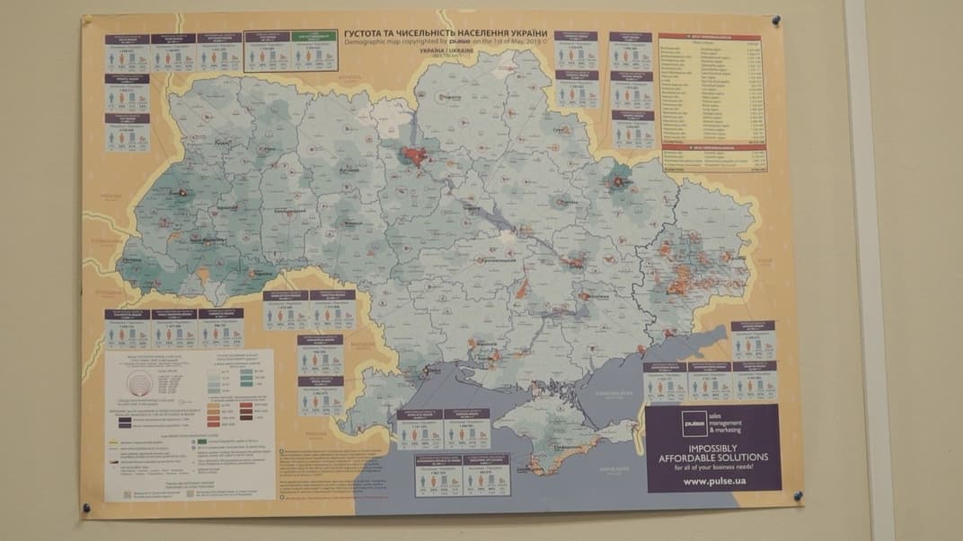 Демографічна карта у кабінеті народної депутатки від «Слуги Народу» Галини Третьякової, 13 липня 2020 року