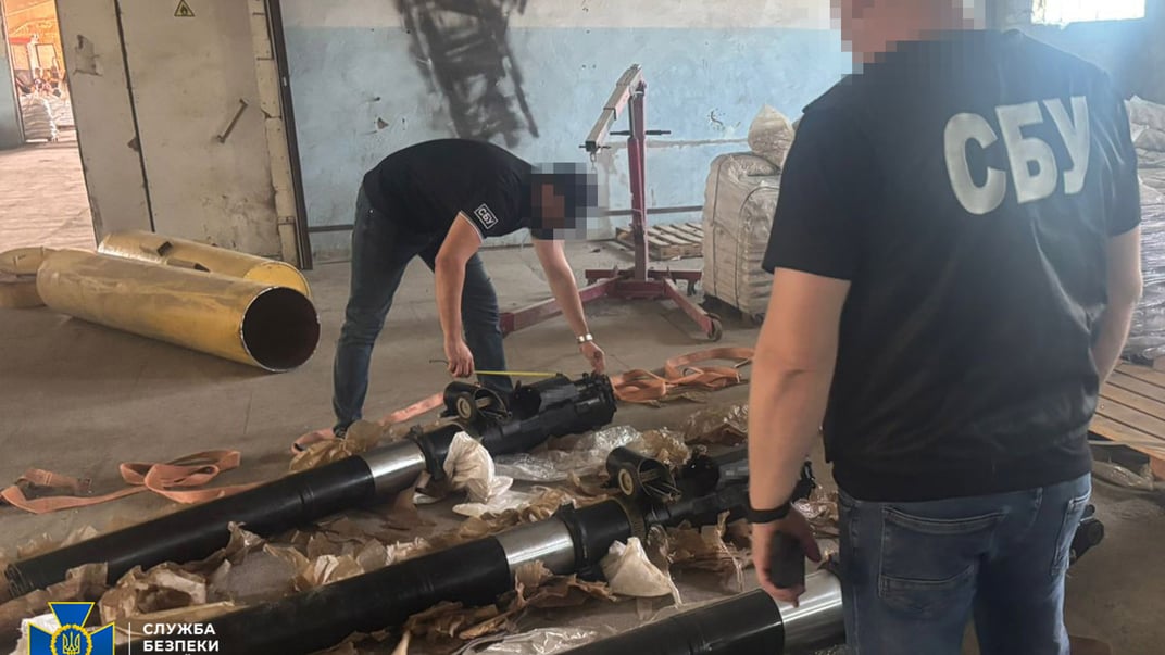 Комплектовання до корабельних артилерійських установок, яке підозрюваний хотів продати до росії Комплектовання до корабельних артилерійських установок, яке підозрюваний хотів продати до росії