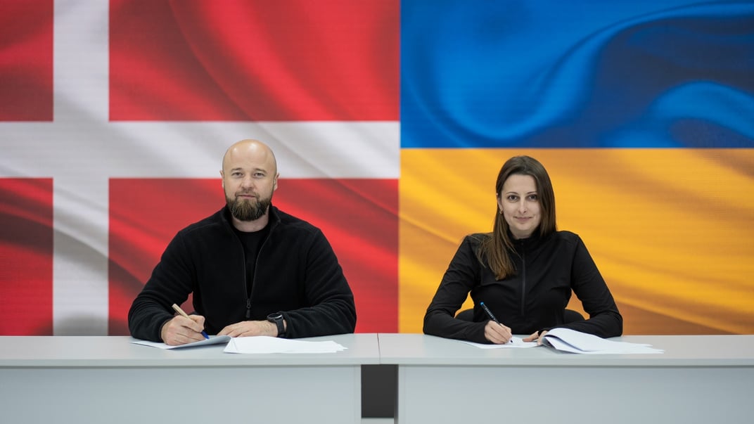 Дмитро Кліменков та Анна Гвоздяр Заступник міністра оборони України Дмитро Кліменков та заступниця міністра з питань стратегічних галузей промисловості Анна Гвоздяр