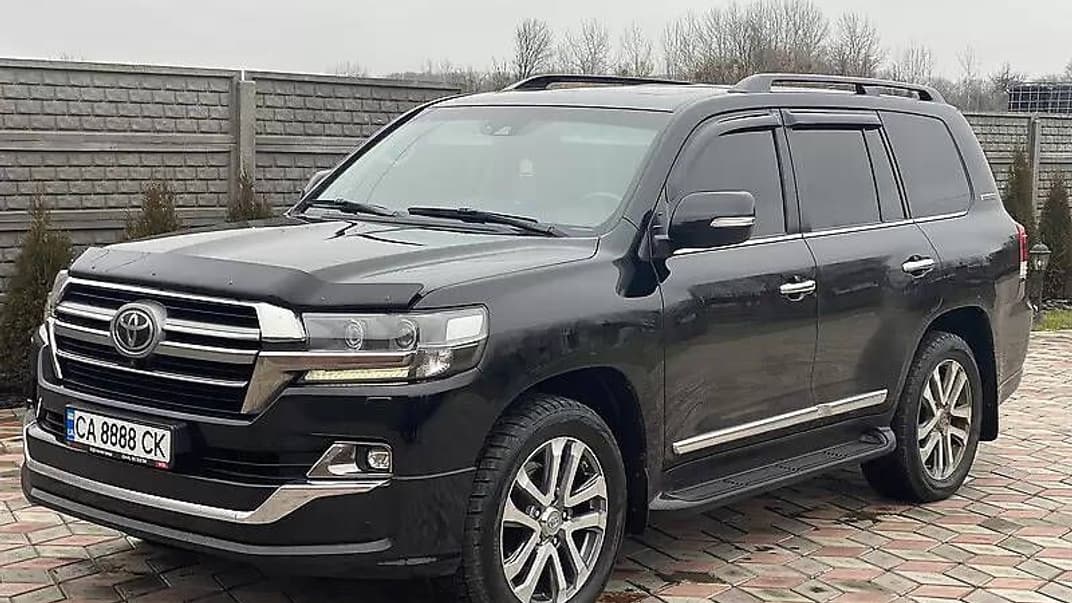 Внедорожник Toyota Land Cruiser 200, который купил Городской совет Мирнограда