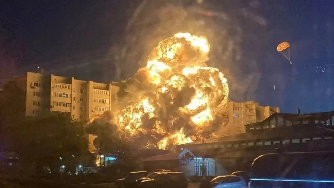 В городе Ейск Краснодарского края россии упал военный самолет Су-34, 17 октября 2022 года