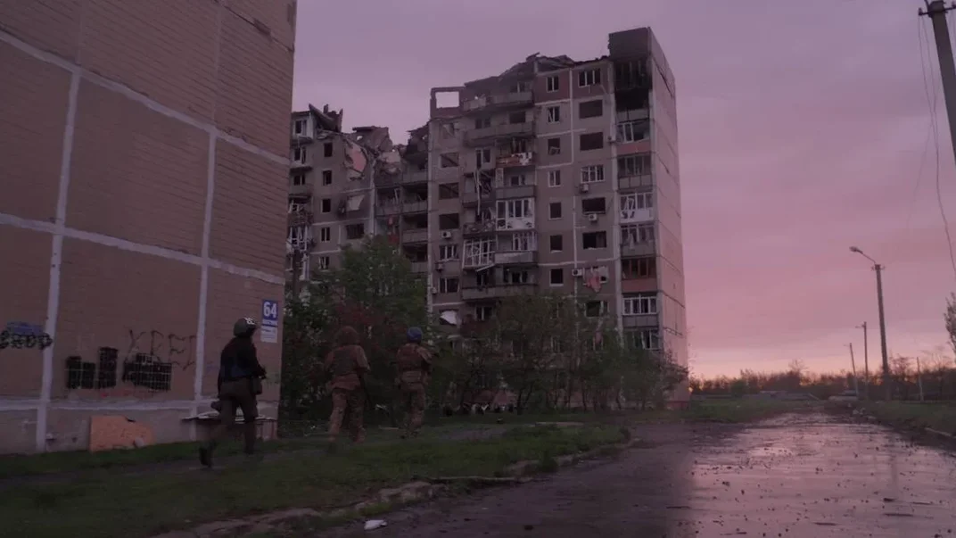 Зруйновані унаслідок воєнних дій багатоповерхівки у Покровську