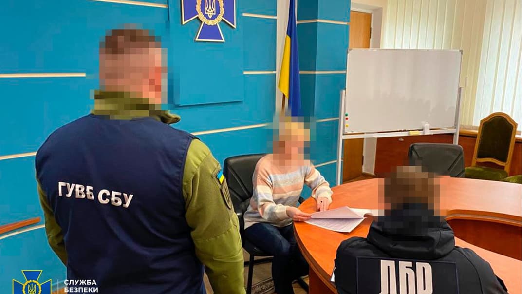 Підполковницю управління СБУ в Рівненській області підозрюють у виправданні війни росії проти України