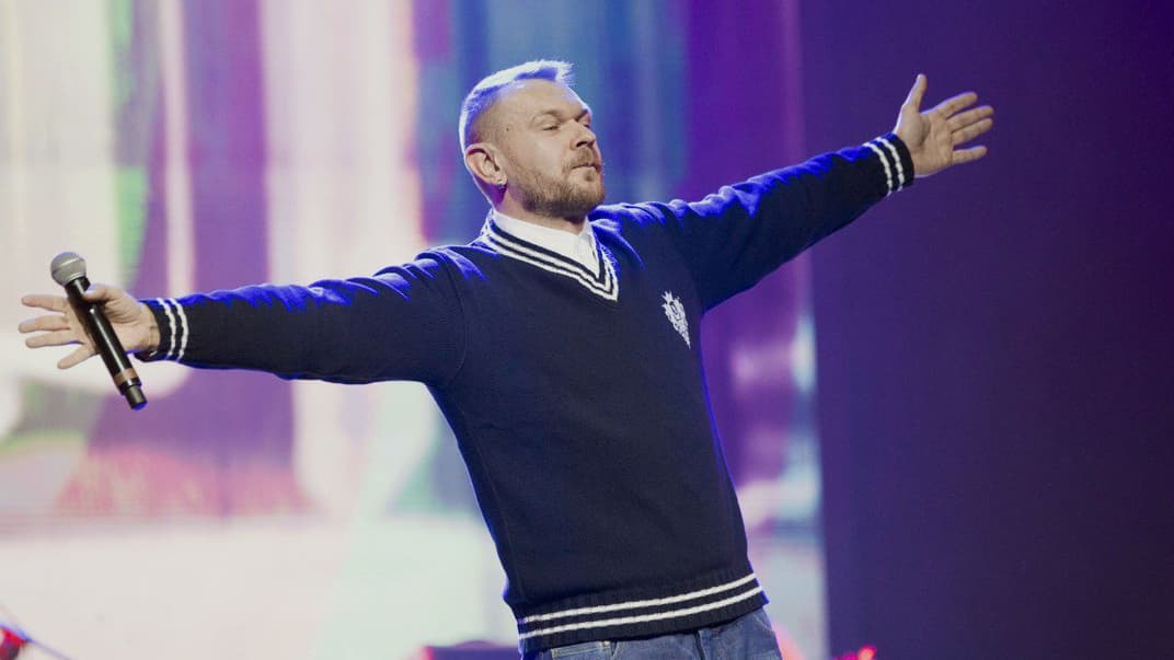 Лидер группы «Тартак» Александр Положинский во время церемонии закрытия 46-го Киевского международного кинофестиваля «Молодость» в Киеве, 29 октября 2016 года