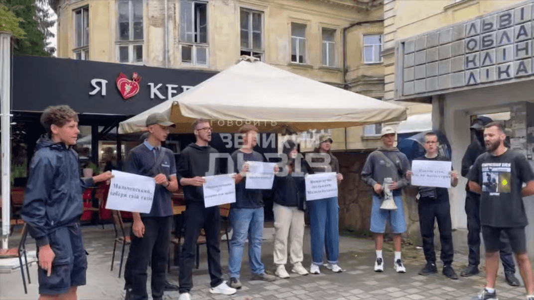 Львів'яни на акції вимагають звільнити лікаря Ігоря Мальчевського, 4 серпня 2025 року
