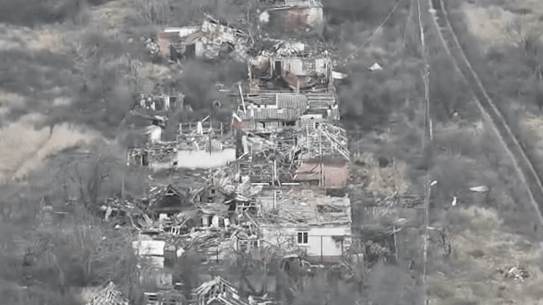 Окупанти вивісили російський парпор у Вовчанську