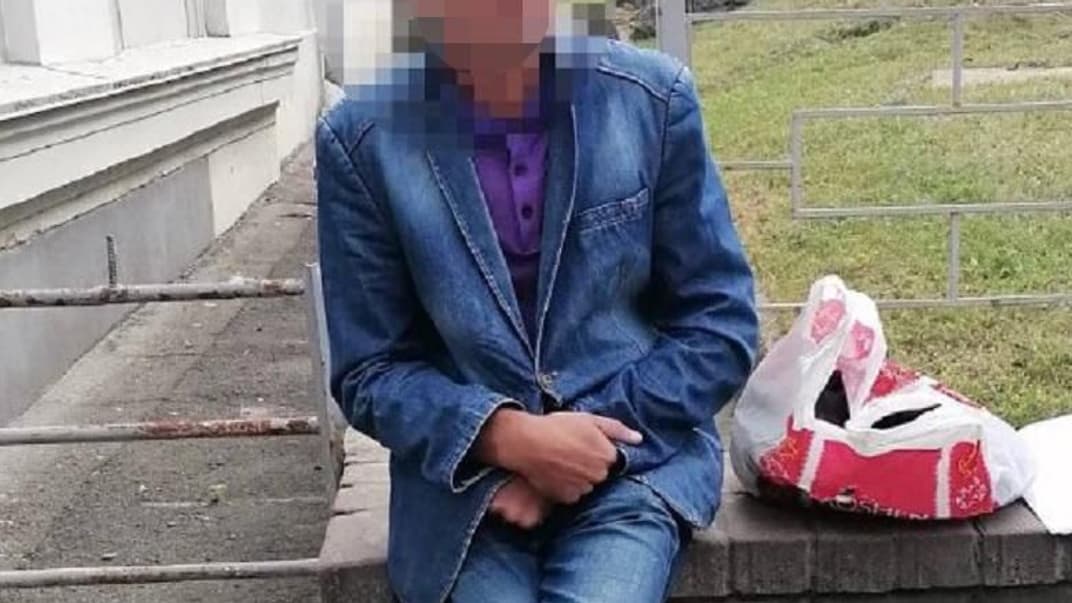 У Києві затримали чоловіка, який намагався пограбувати дітей, що збирали гроші для ЗСУ