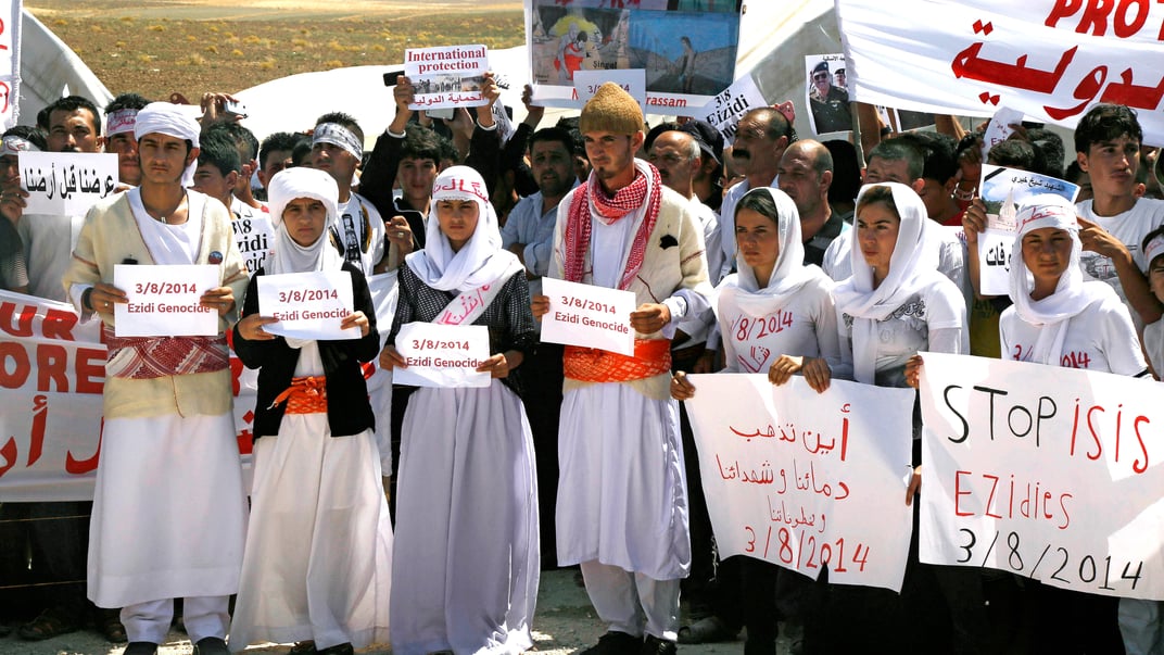 Езиды протестуют против вторжения «Исламского государства» в город Синджар, 3 августа 2015 года