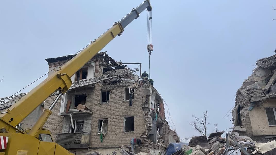 Последствия удара по дому в Селидово