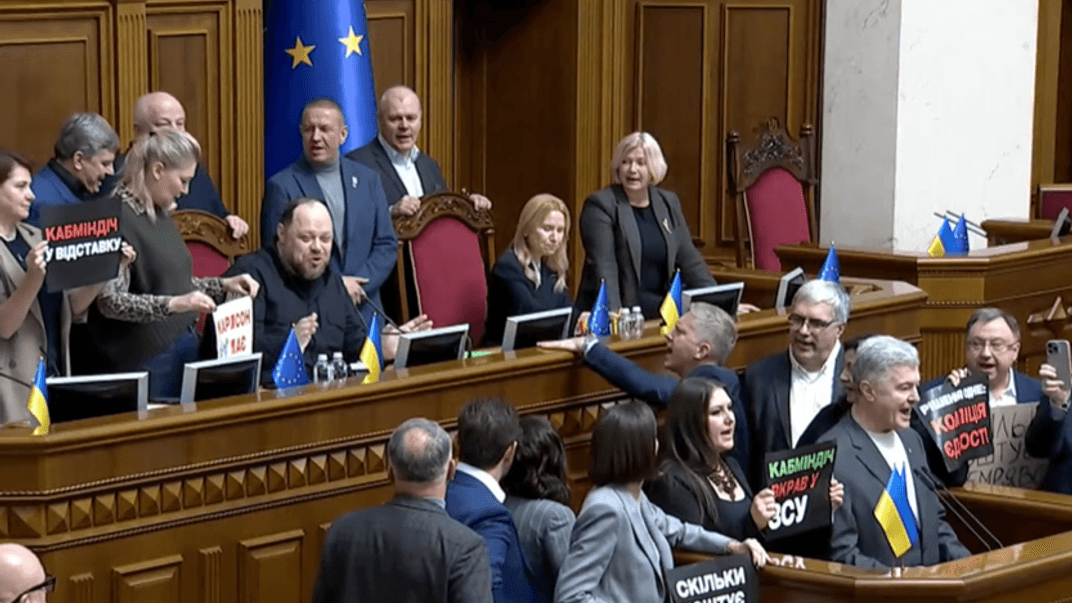 Блокування трибуни парламенту