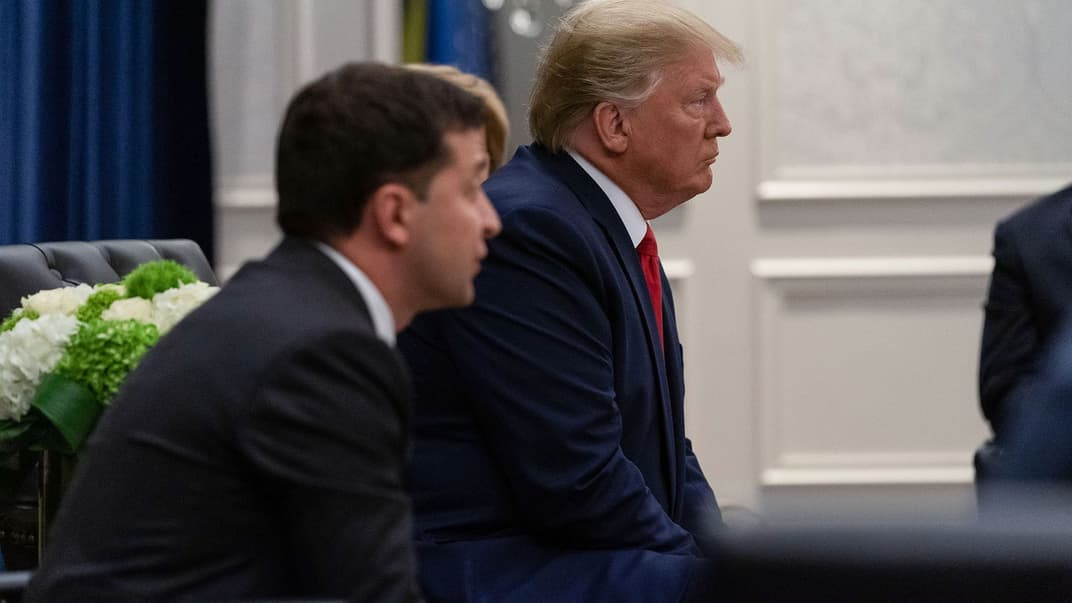 Президент США Дональд Трамп (праворуч) під час зустрічі з українським президентом Володимиром Зеленським (ліворуч) у Вашингтоні, 24 вересня 2019 року