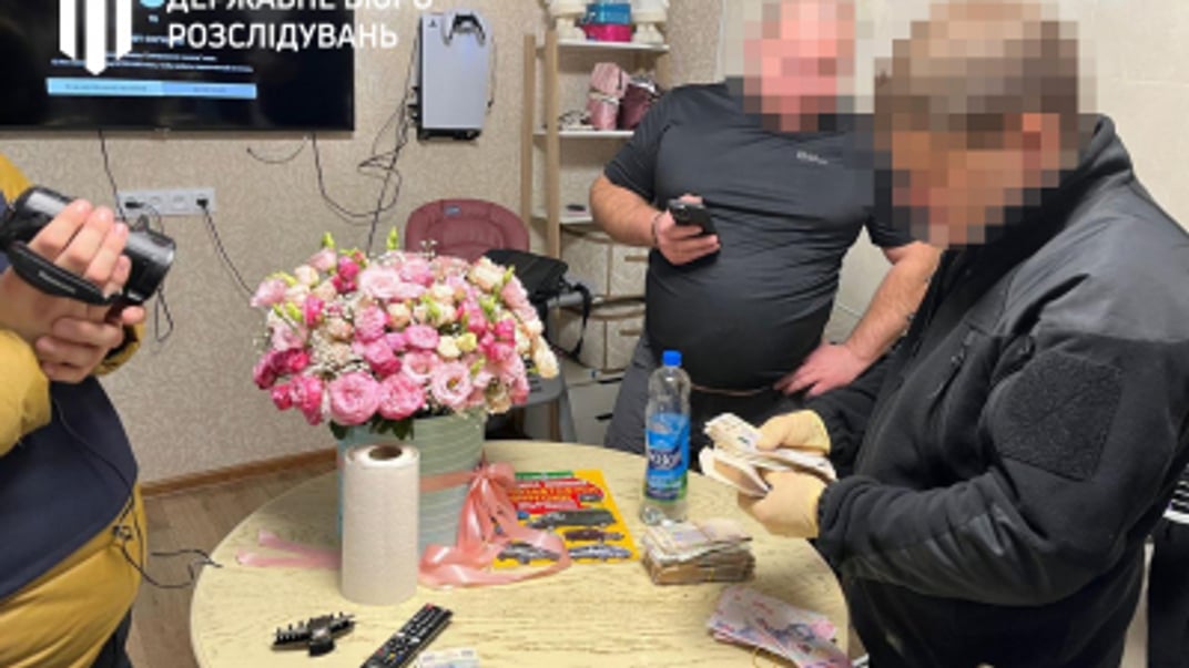 ДБР вручає підозру військовому посадовцю