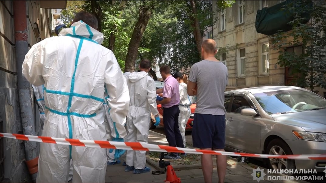 Слідчі працюють на місці вбивства Андрія Парубія