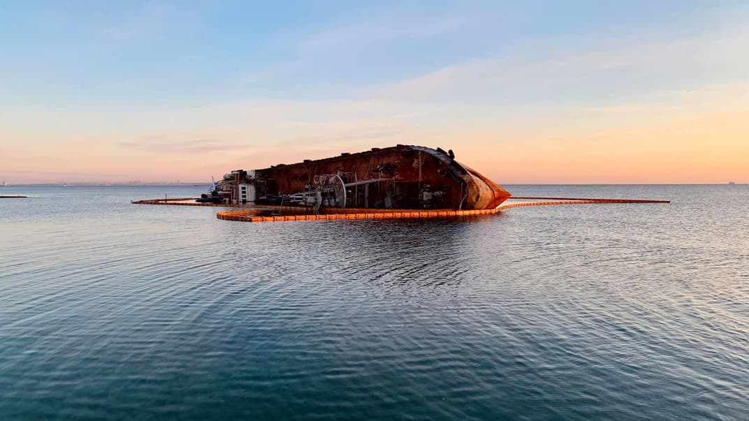 Затонулий танкер «Делфі» поблизу Одеси