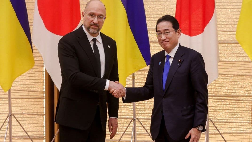 Премьер-министр Украины Денис Шмыгаль с японским коллегой Фумио Кисидой
